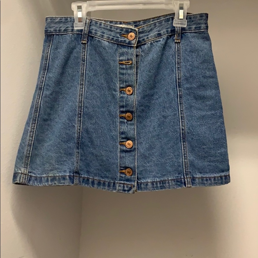 jean skirt!! Has buttons up the front!!